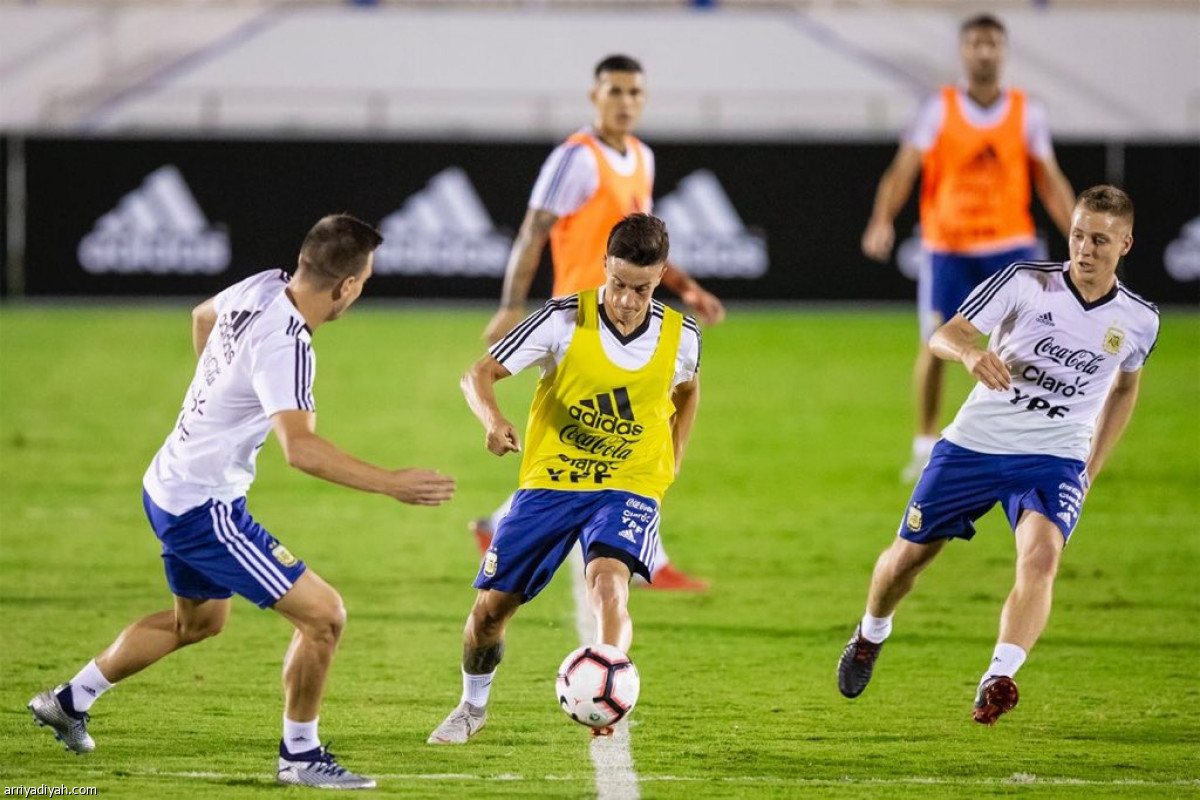 التانجو في الهلال