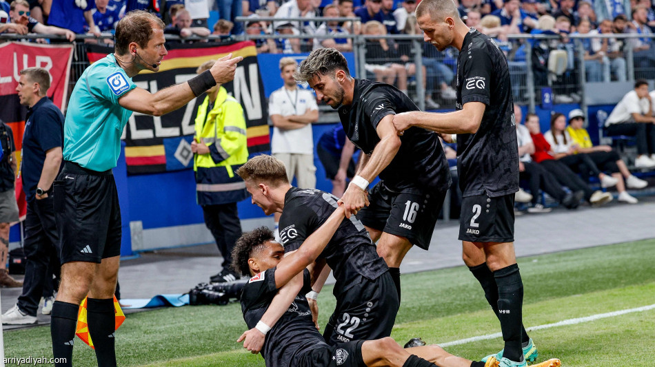 شتوتجارت يبقى في «البوندسليجا»