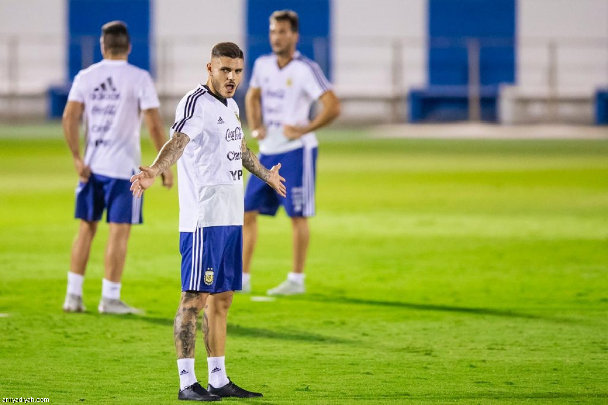 التانجو في الهلال