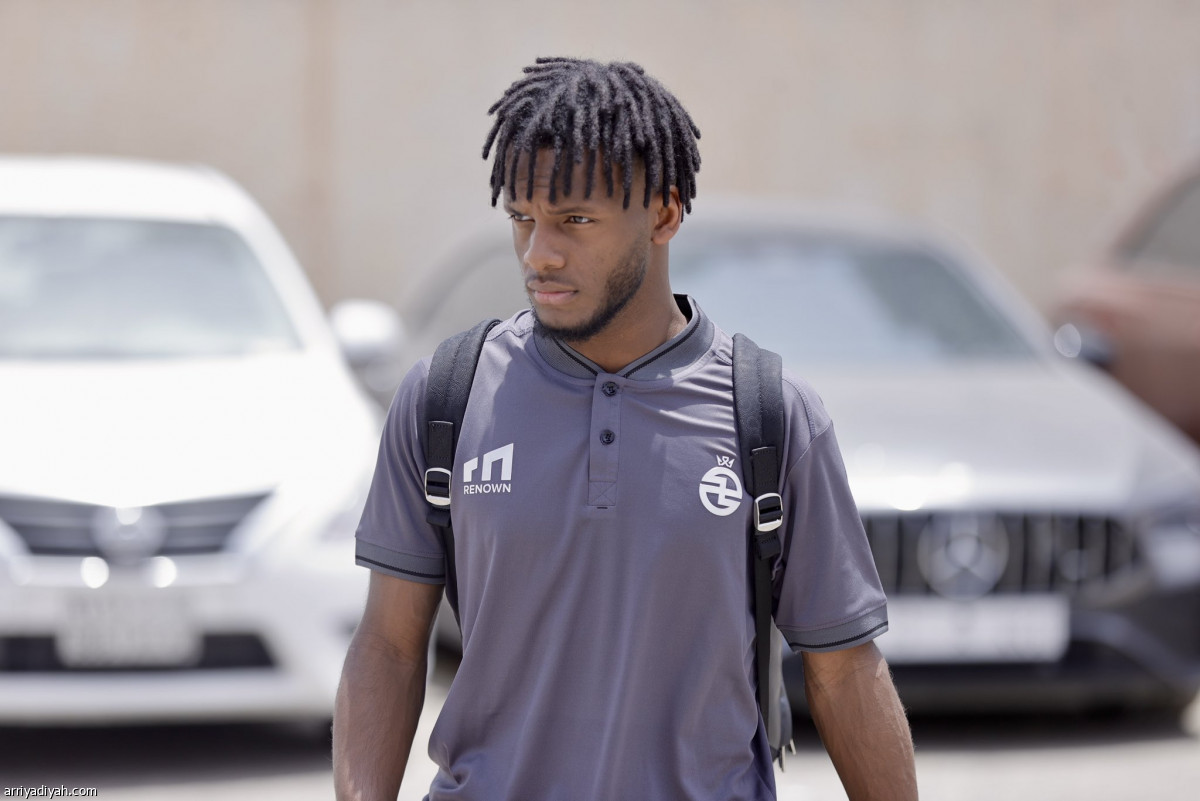 الخلود يغادر