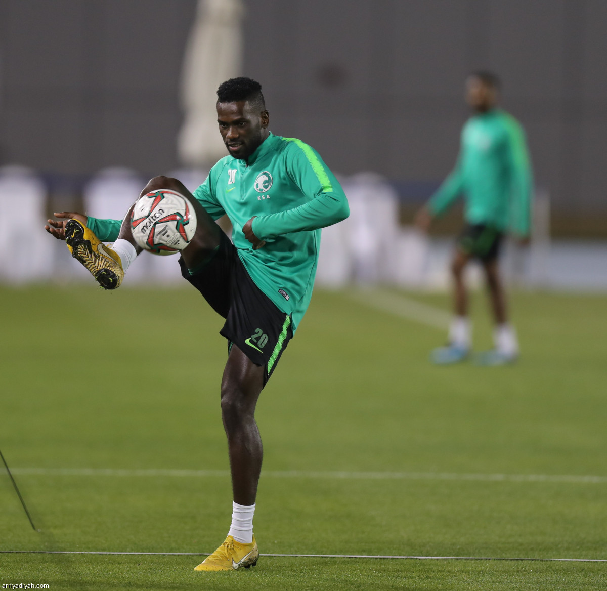 الأخضر يستعد للعبور