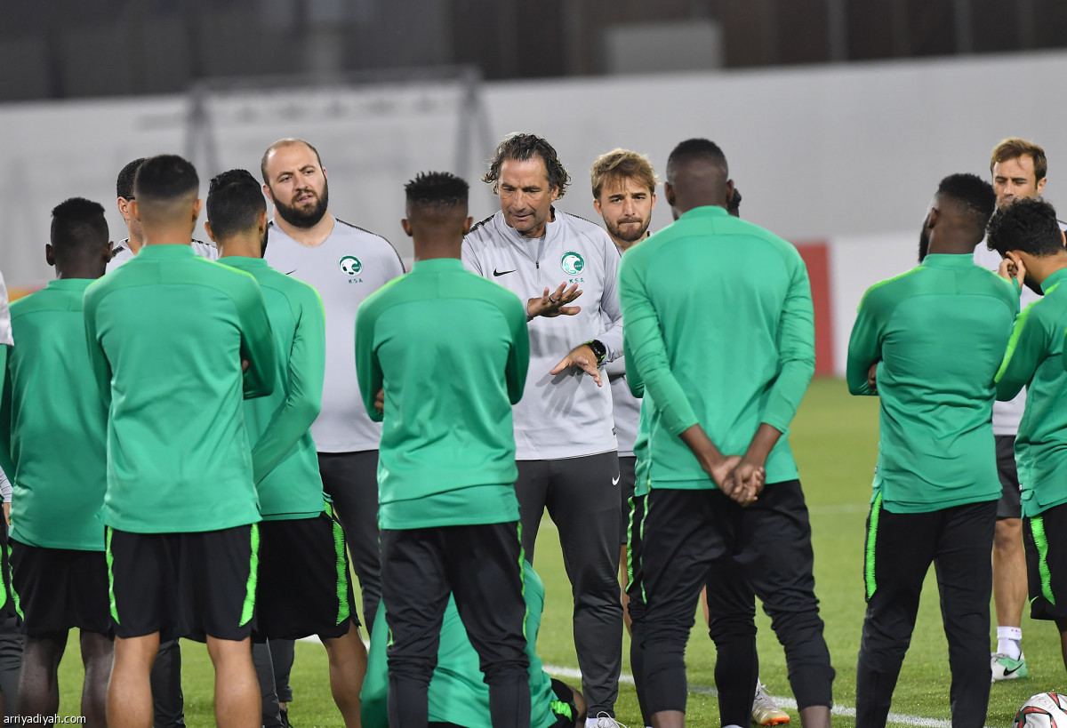 الأخضر يستعد للعبور