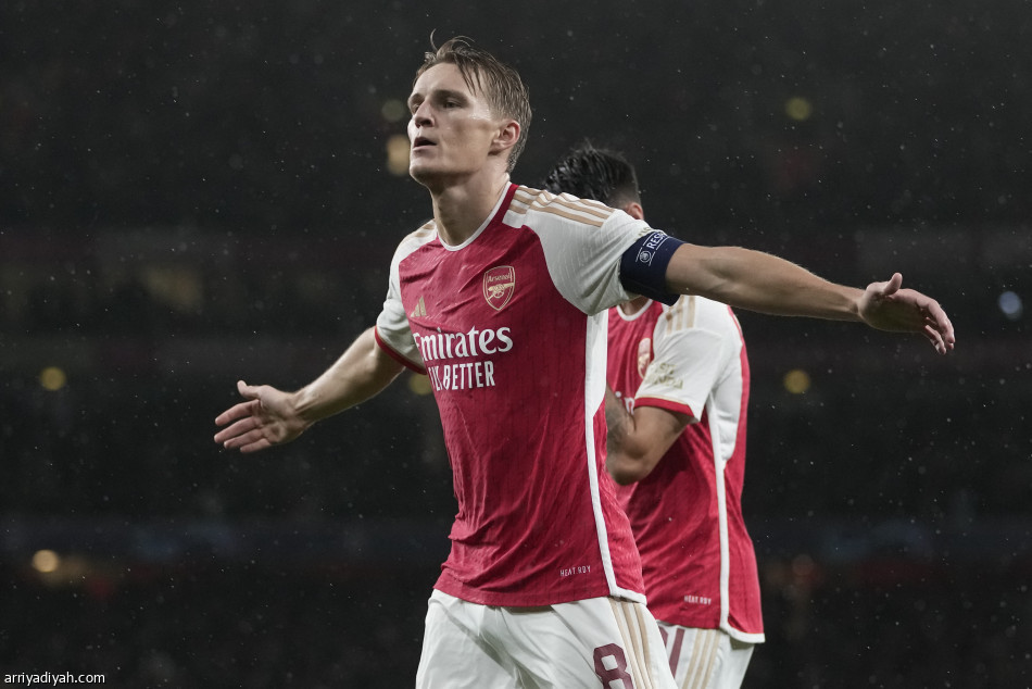 أرسنال يقسو على أيندهوفن برباعية