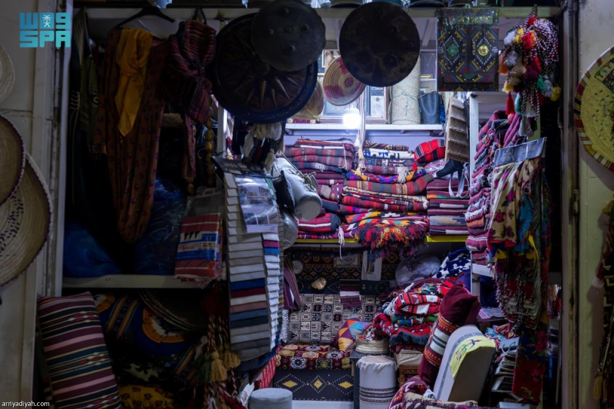 بشوت وعطورات