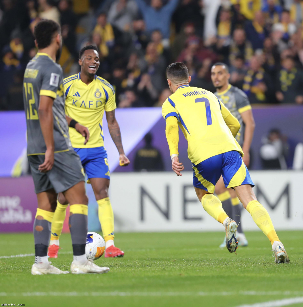 النصر يستعرض