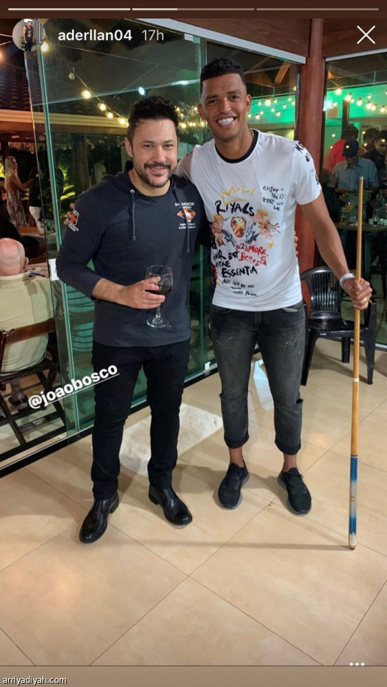 سانتوس..
عاشق البلياردو والسهر