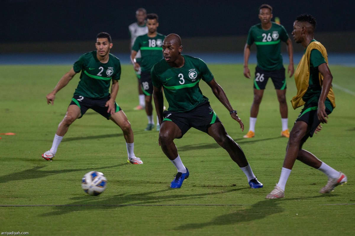 الأخضر متأهب للصين