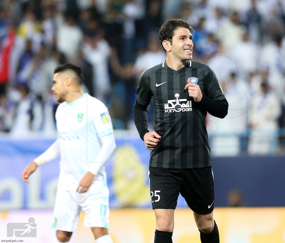 الأزرق يقترب