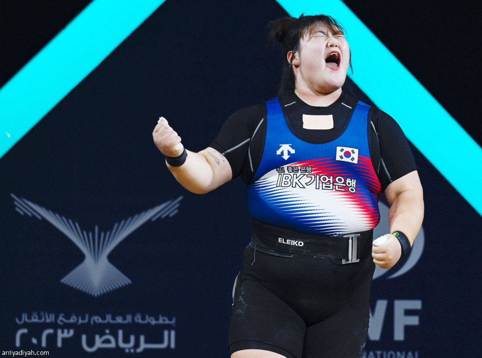 دجوريف 
صانع الفرحة الأوزبكية