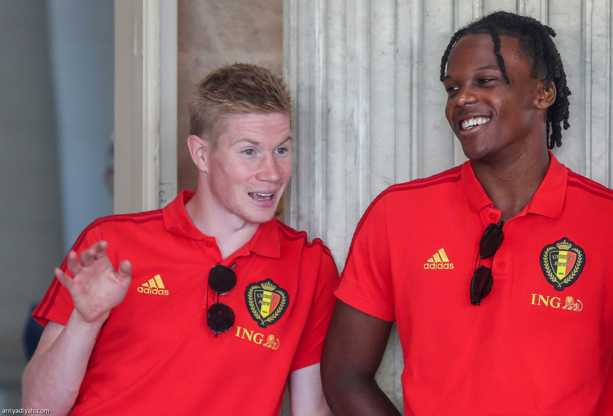 هازارد ورفاقه في ضيافة الملك