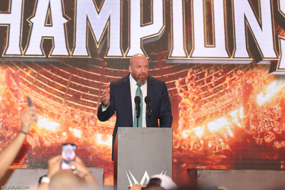 «ليلة الأبطال».. الفائز يتوج بحزام الصقر