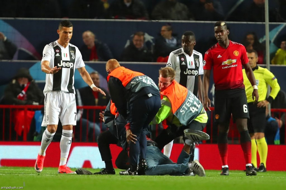 رونالدو يلتقط «سيلفي» مع مانشستراوي