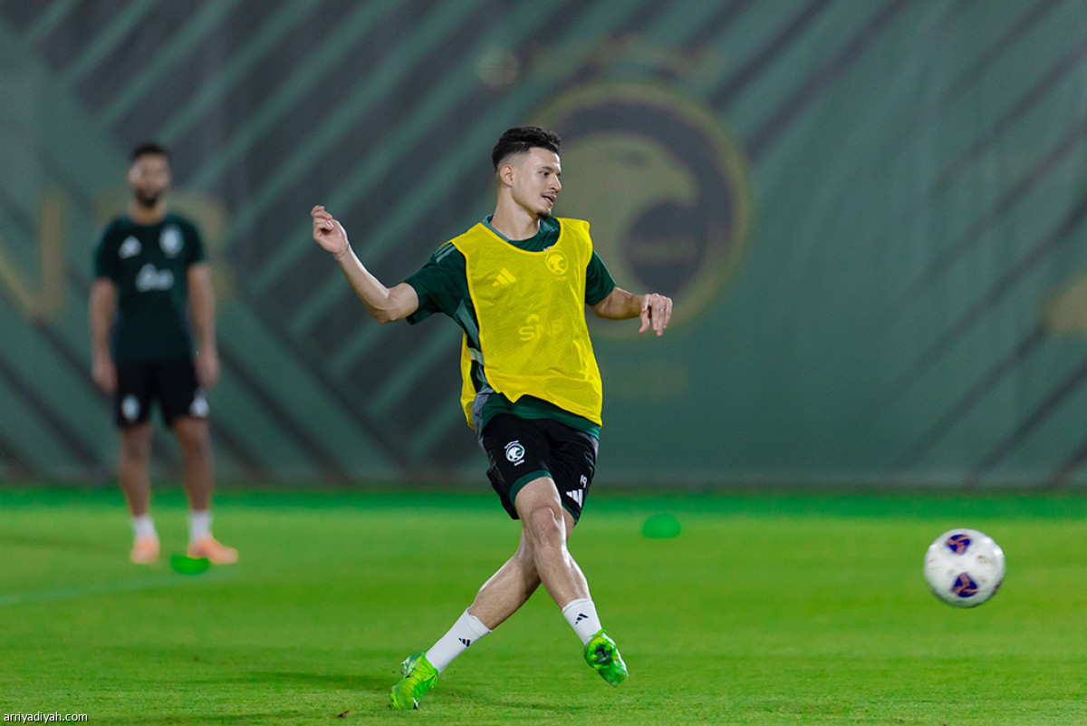 «الأخضر» يستأنف