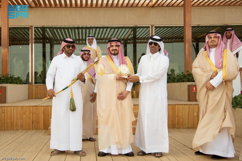 نيابة عن سمو ولي العهد.. نائب أمير مكة المكرمة يتوج الفائزين في الأشواط الختامية لمهرجان ولي العهد للهجن