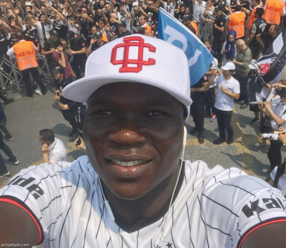 فينسنت 
يقاطع منصات التواصل