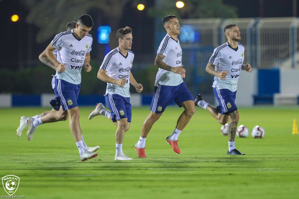 التانجو في الهلال