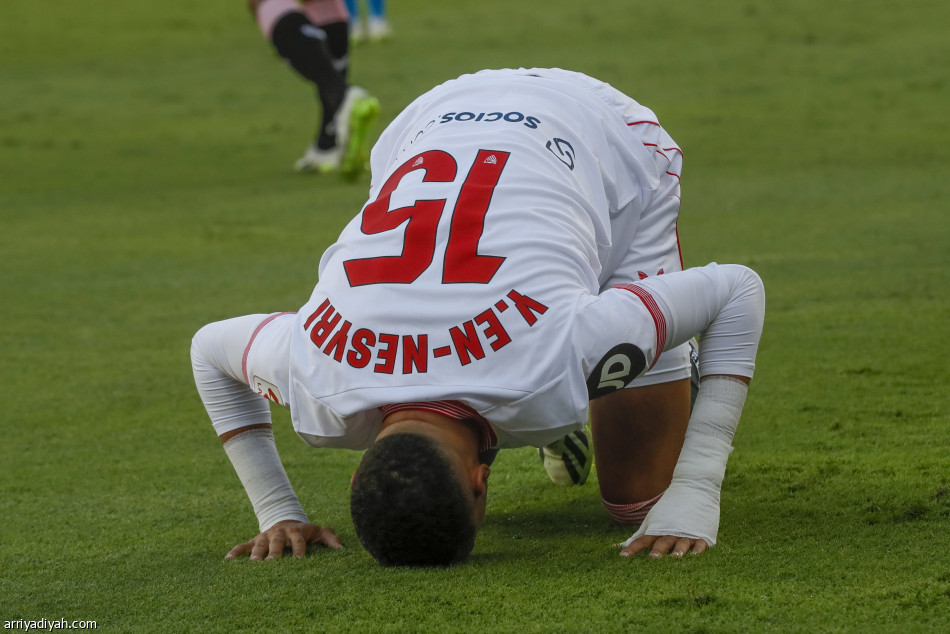 إشبيلية يكتسح ألميريا بخماسية