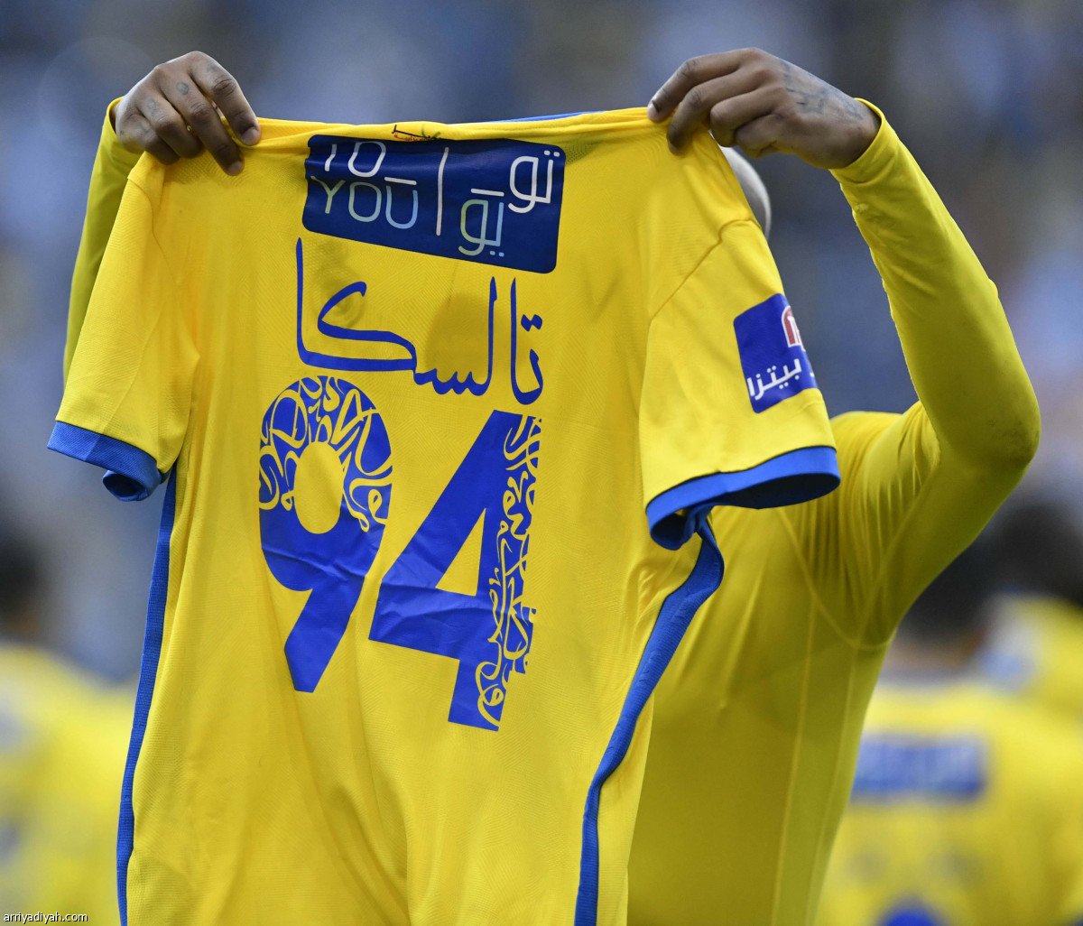 الفرح.. أصفر