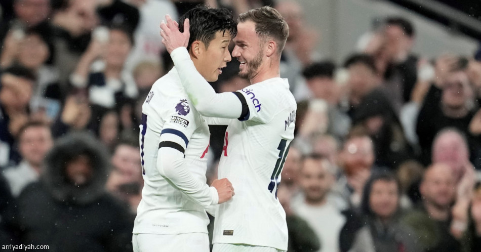 توتنهام يستعيد الصدارة بثنائية فولهام