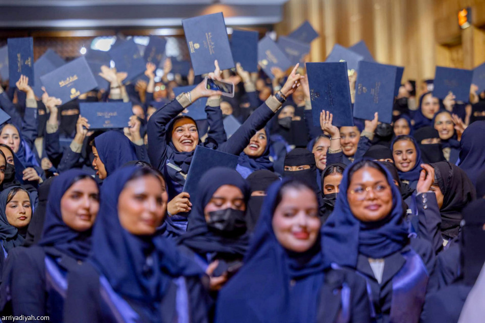 «البحر الأحمر الدولية» تحتفل بتخريج الدفعة الثالثة