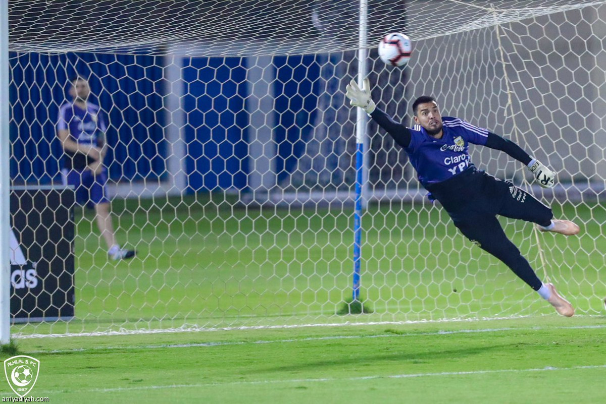 التانجو في الهلال