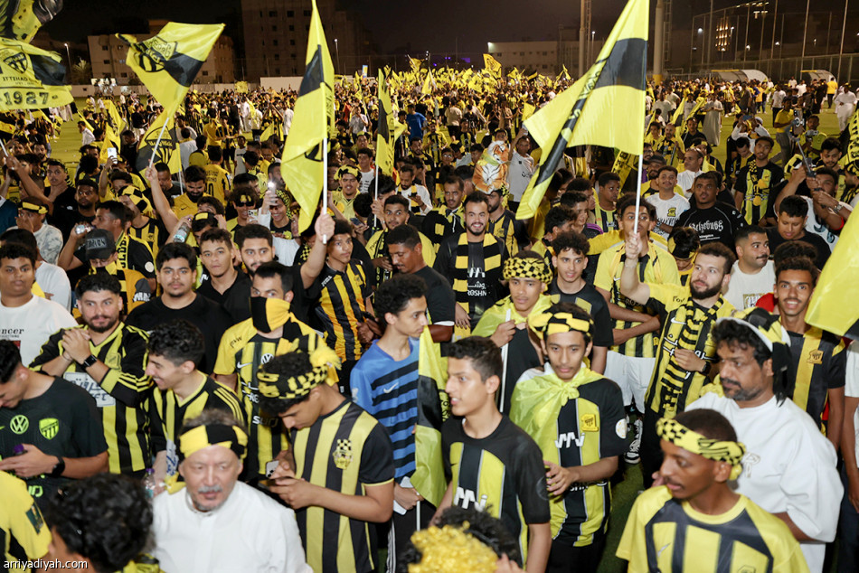 احتفالية الاتحاديين.. هتافات وألعاب نارية ونمور