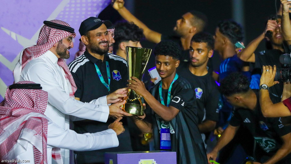 نائب وزير الرياضة يتوج أبطال نخبة دوري المدارس