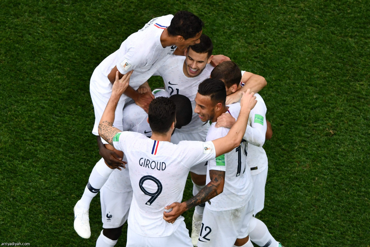 «الديوك».. أول الواصلين