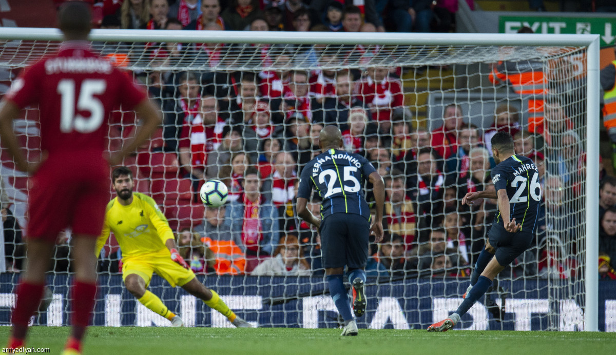 محرز يضيع السيتي