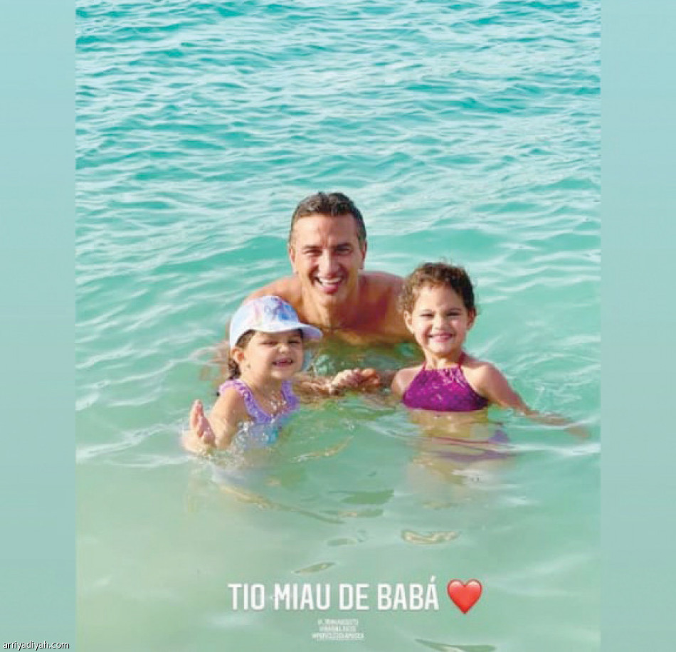 «إنستجرام» 
توثق إجازة الأجانب