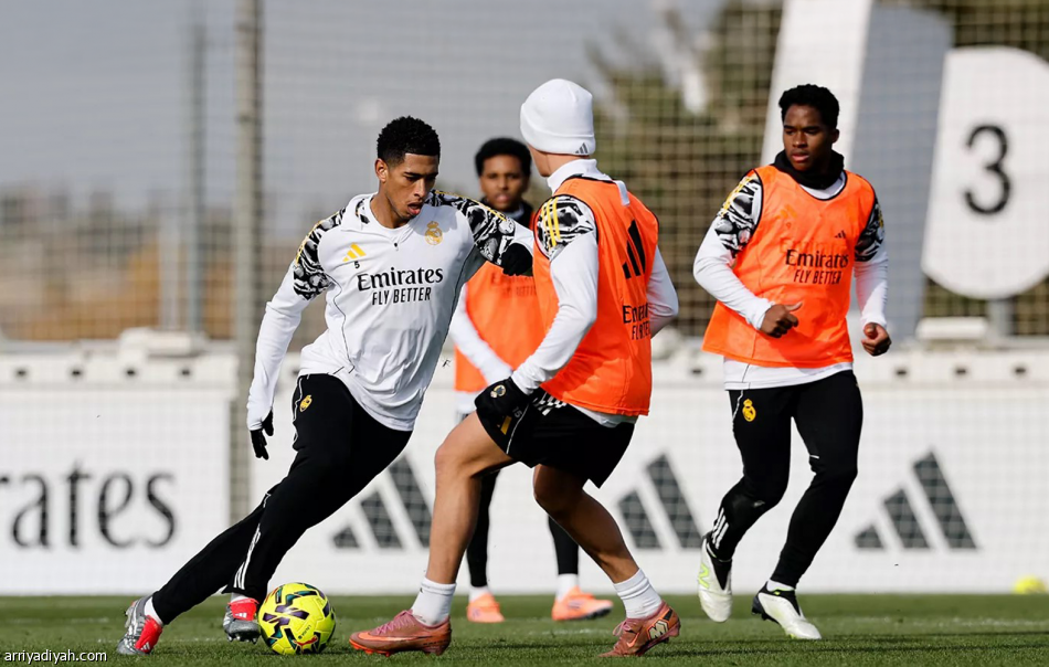 ألونسو: أرنولد بدأ يتأقلم.. وبيلينجهام يريد التعلم