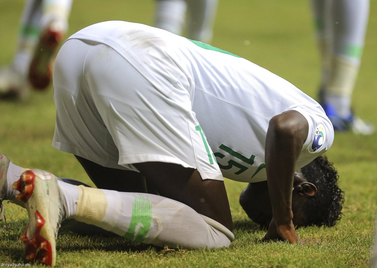 بالعلامة الكاملة