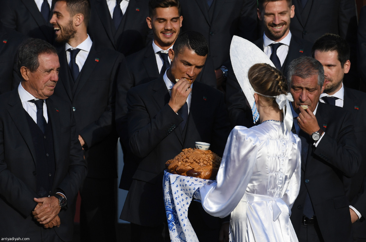 الدون ورفاقه .. يصلون