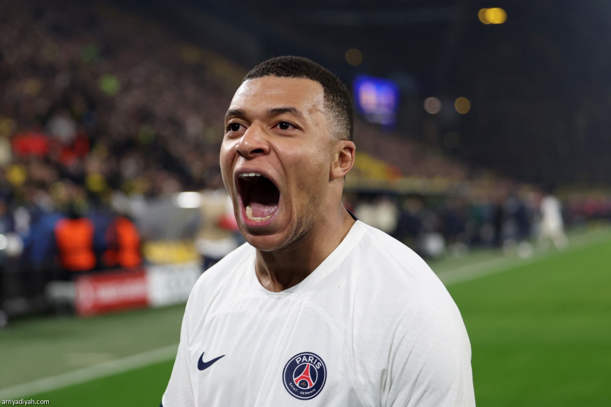 باريس يتأهل