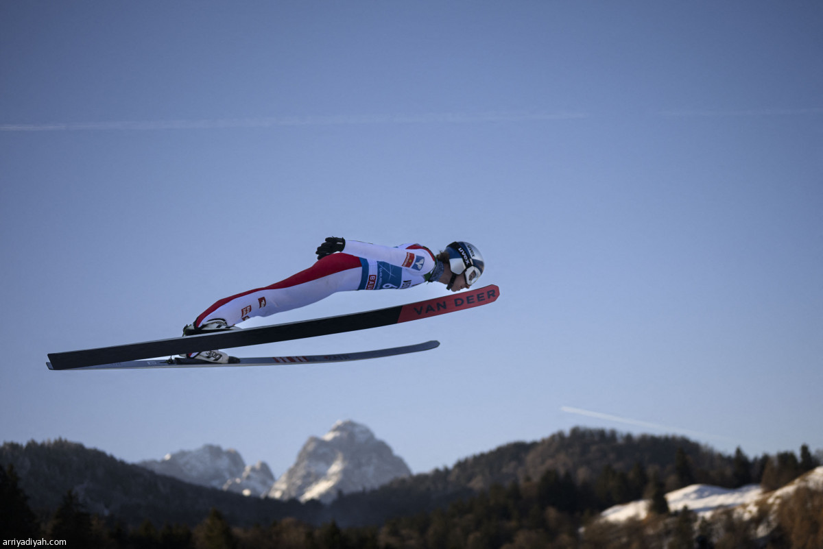 المتسابقون يحلقون