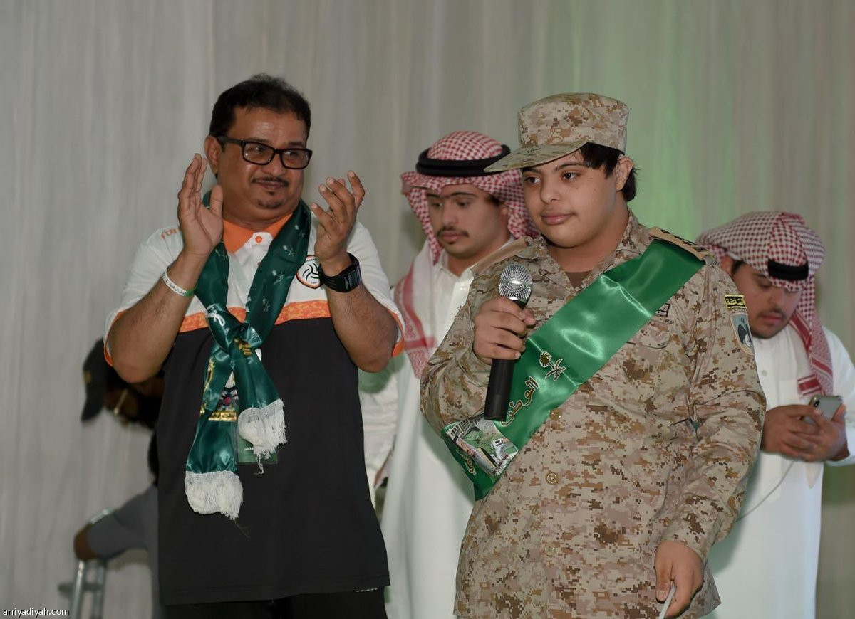 الشباب يكتسي الأخضر