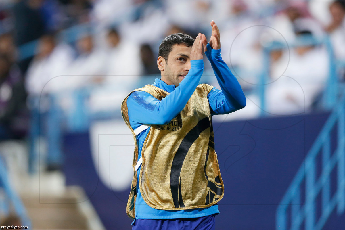 الأزرق يتلاعب بالدحيل