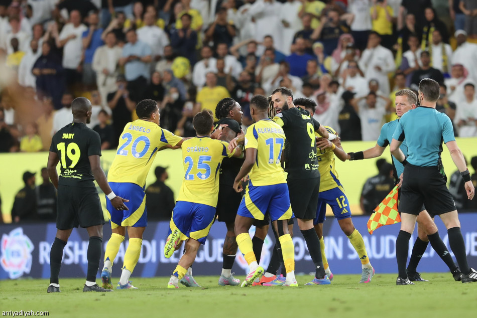 أحداث «الكلاسيكو».. بدأت بهجمة ديابي وانتهت بـ 3 بطاقات