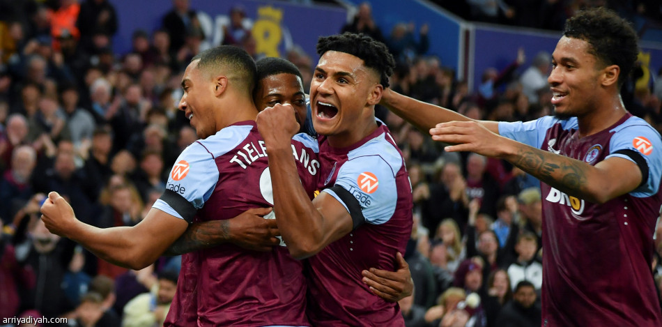 أستون فيلا يقسو على وست هام برباعية