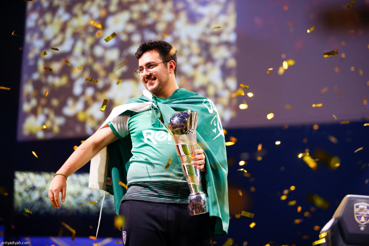 الدوسري.. بطل العالم