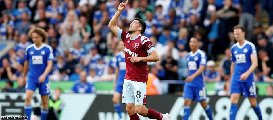 الدوري الإنجليزي.. ليستر وليدز يهبطان