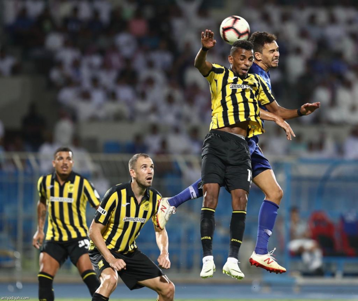 الهلال يطارد النصر