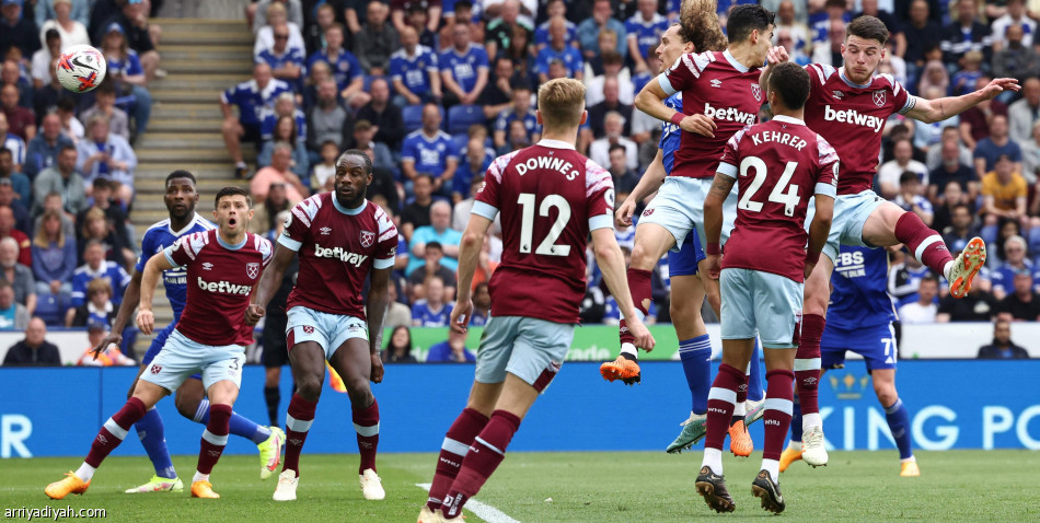 الدوري الإنجليزي.. ليستر وليدز يهبطان