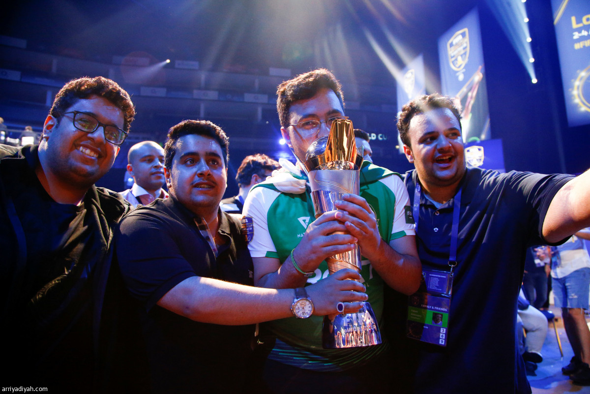 الدوسري.. بطل العالم