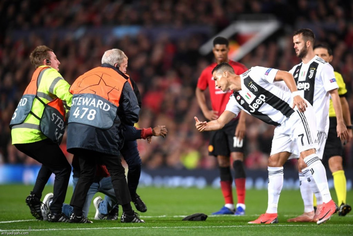 رونالدو يلتقط «سيلفي» مع مانشستراوي