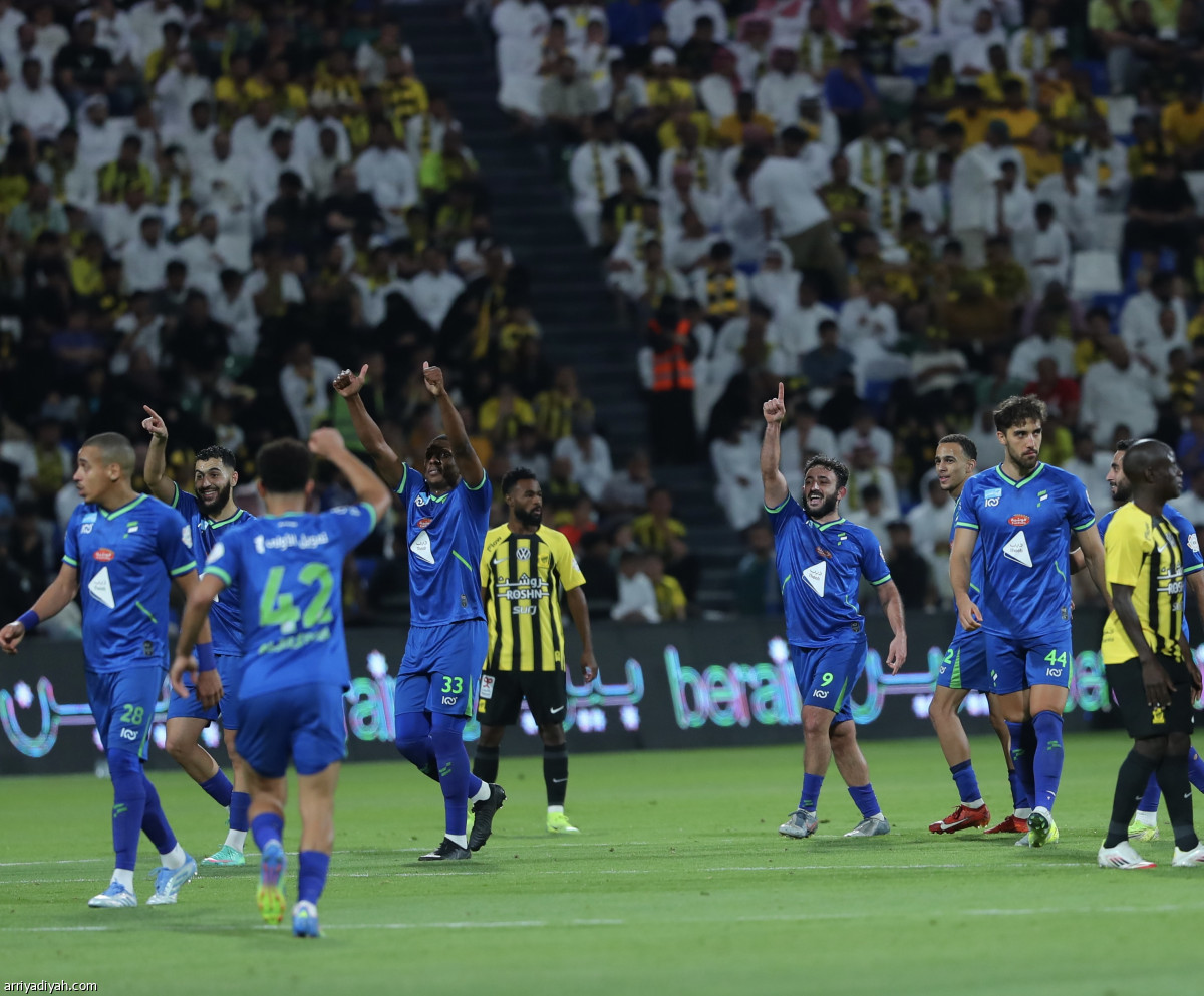 الفتح يسقط المتصدر