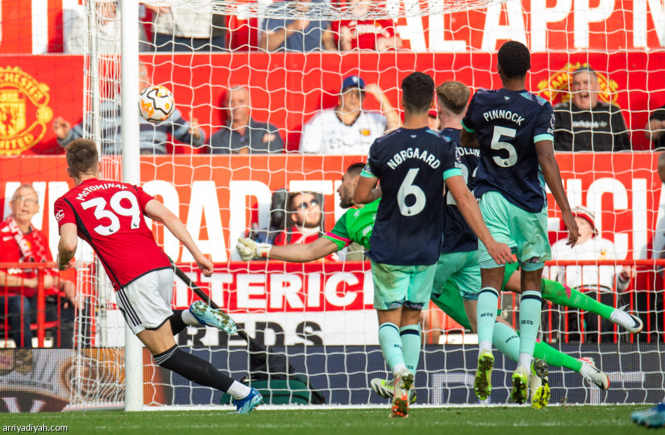 ماكتوميناي ينقذ مانشستر يونايتد