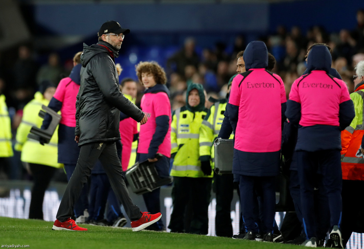 ليفربول يفرط في الصدارة